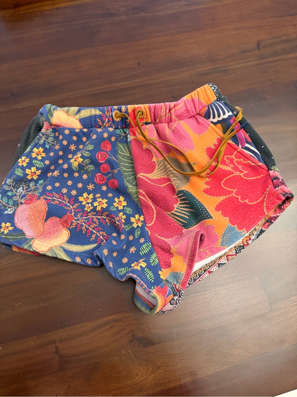 FARM RIO Mix Scarves Multi-pattern Shorts (10) - Picture 2 of 7